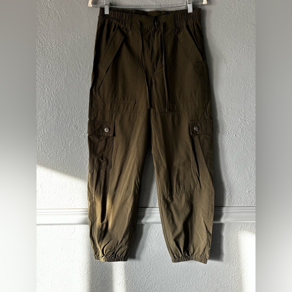CAbi Green Cargo Jogger Pants with Drawstring Waist – XS